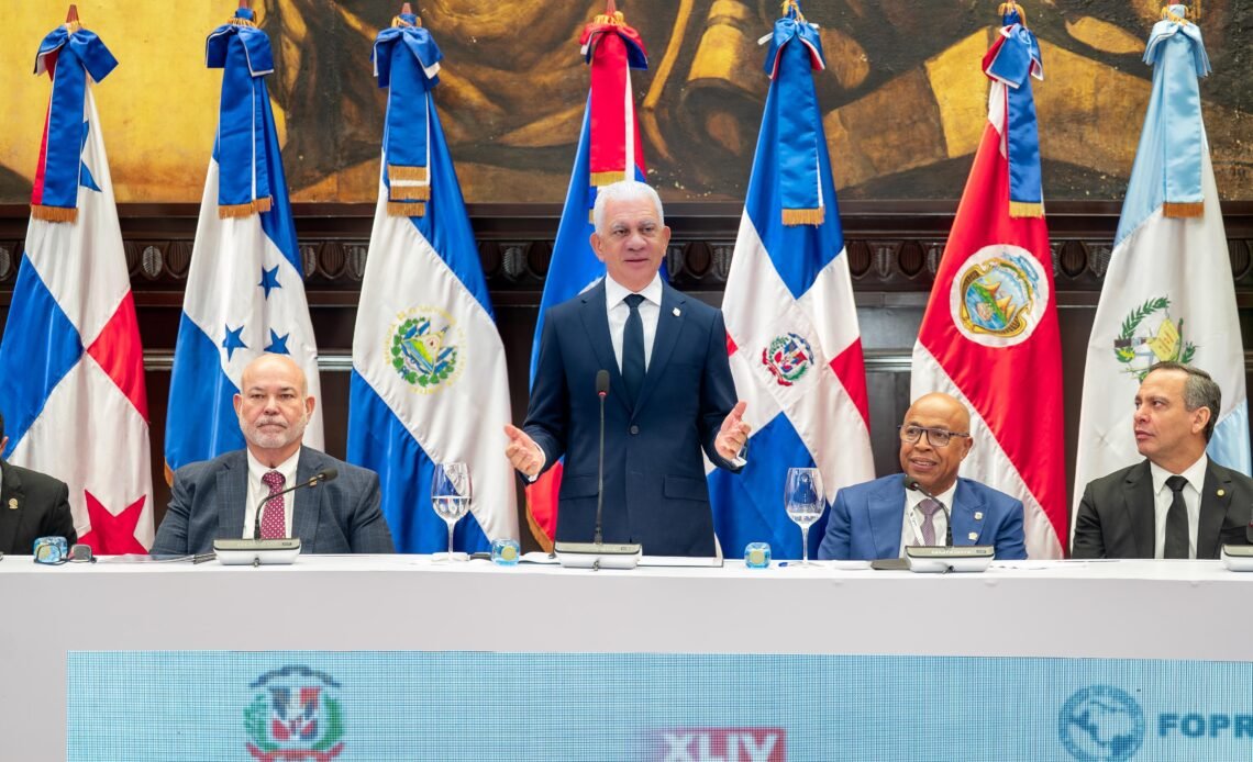 Ricardo de los Santos llama a fortalecer cooperación parlamentaria ante retos regionales